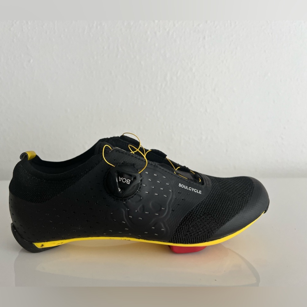Spin Cycling shoes by SoulCycle. Legend 2.0 Size 39